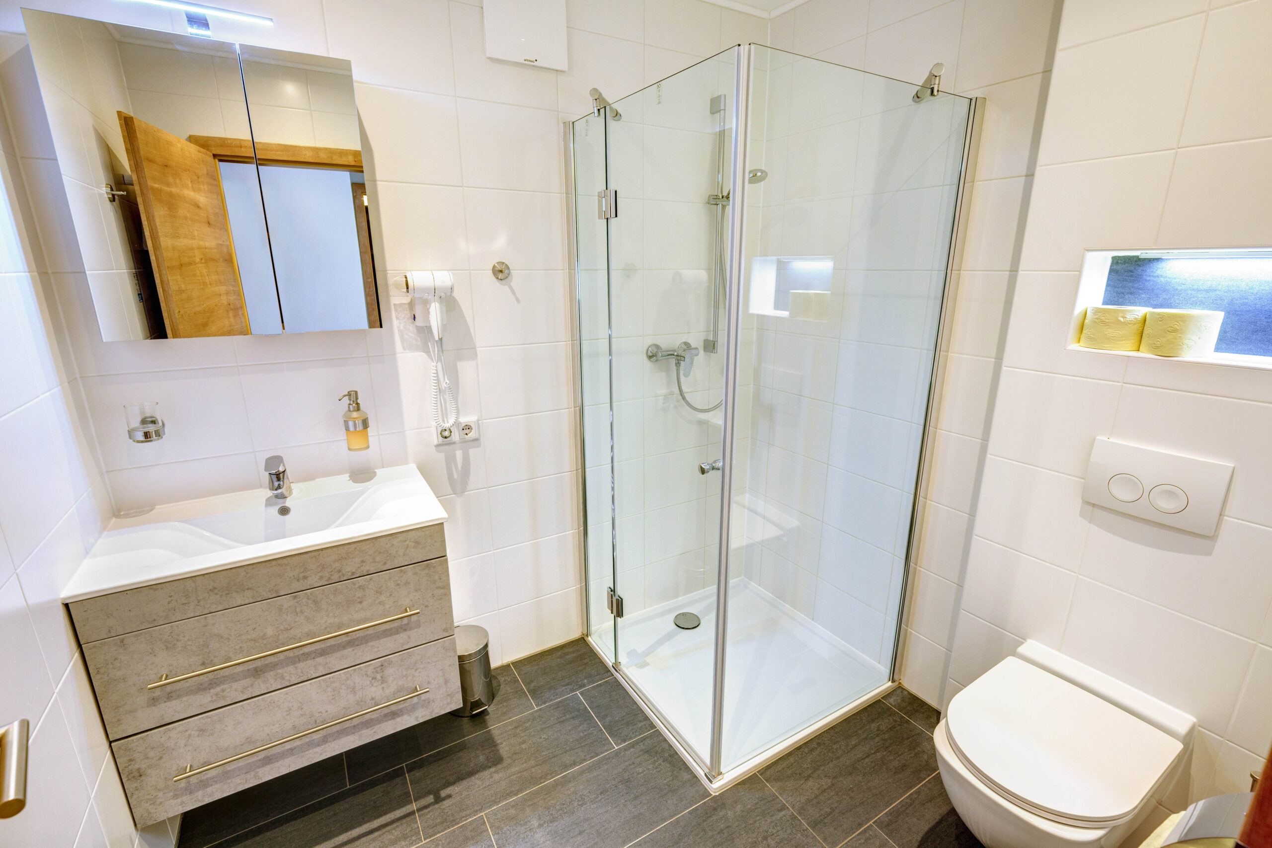 Eigenes Badezimmer im Deluxe Balkon – Smarthotel Schmid