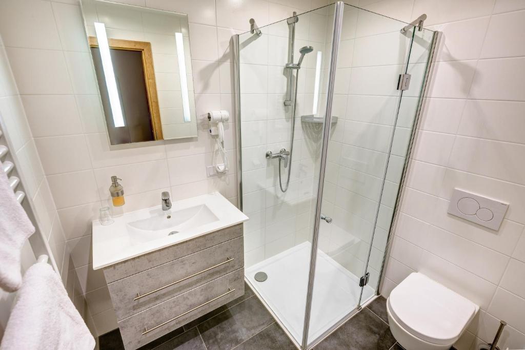Eigenes Badezimmer im Studio Single – Smarthotel Schmid